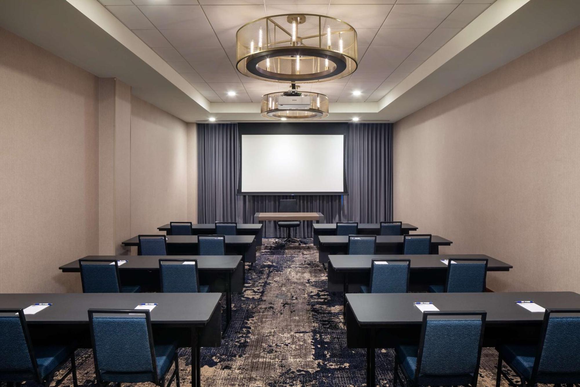 Hampton Inn Boston Seaport District Exterior photo