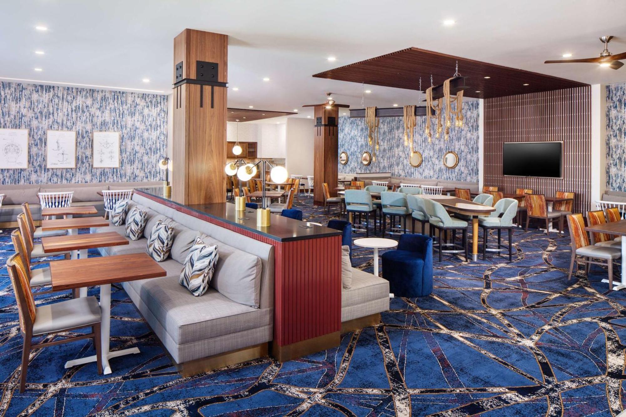 Hampton Inn Boston Seaport District Exterior photo
